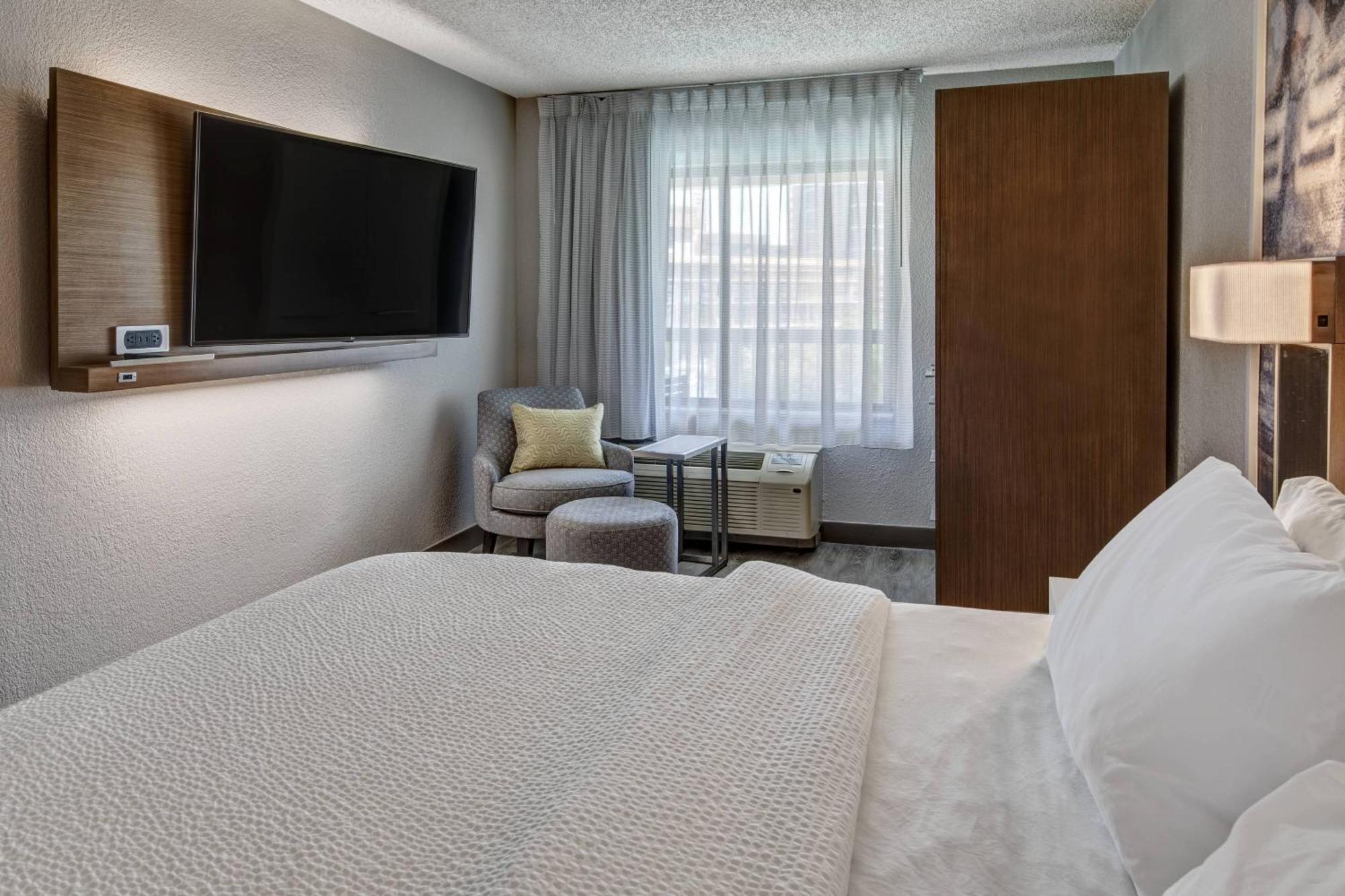 Courtyard By Marriott Vanderbilt West End Hotel Nashville