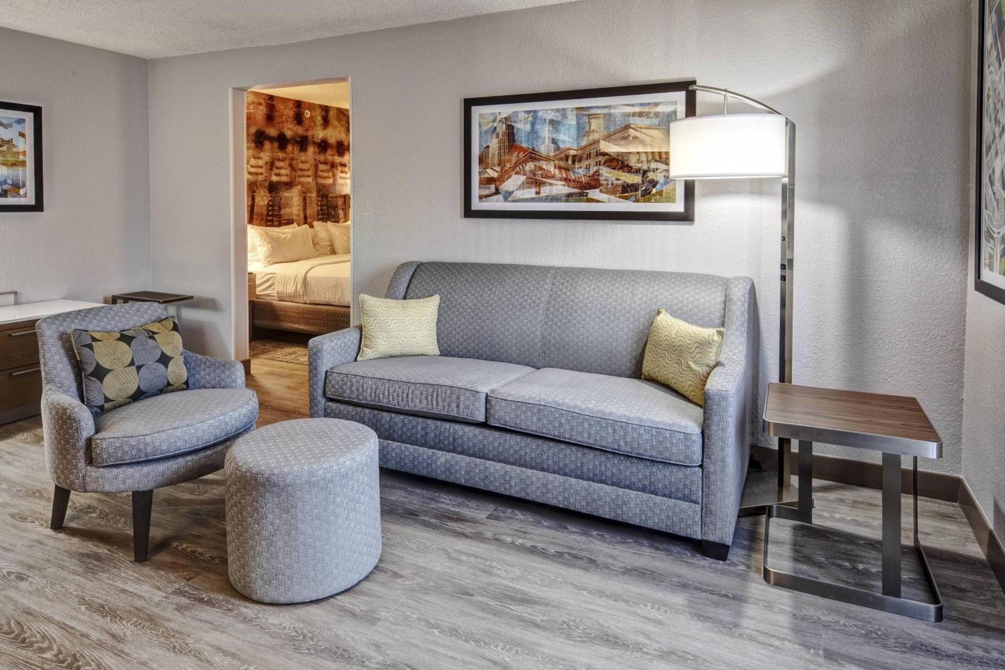 Courtyard By Marriott Vanderbilt West End