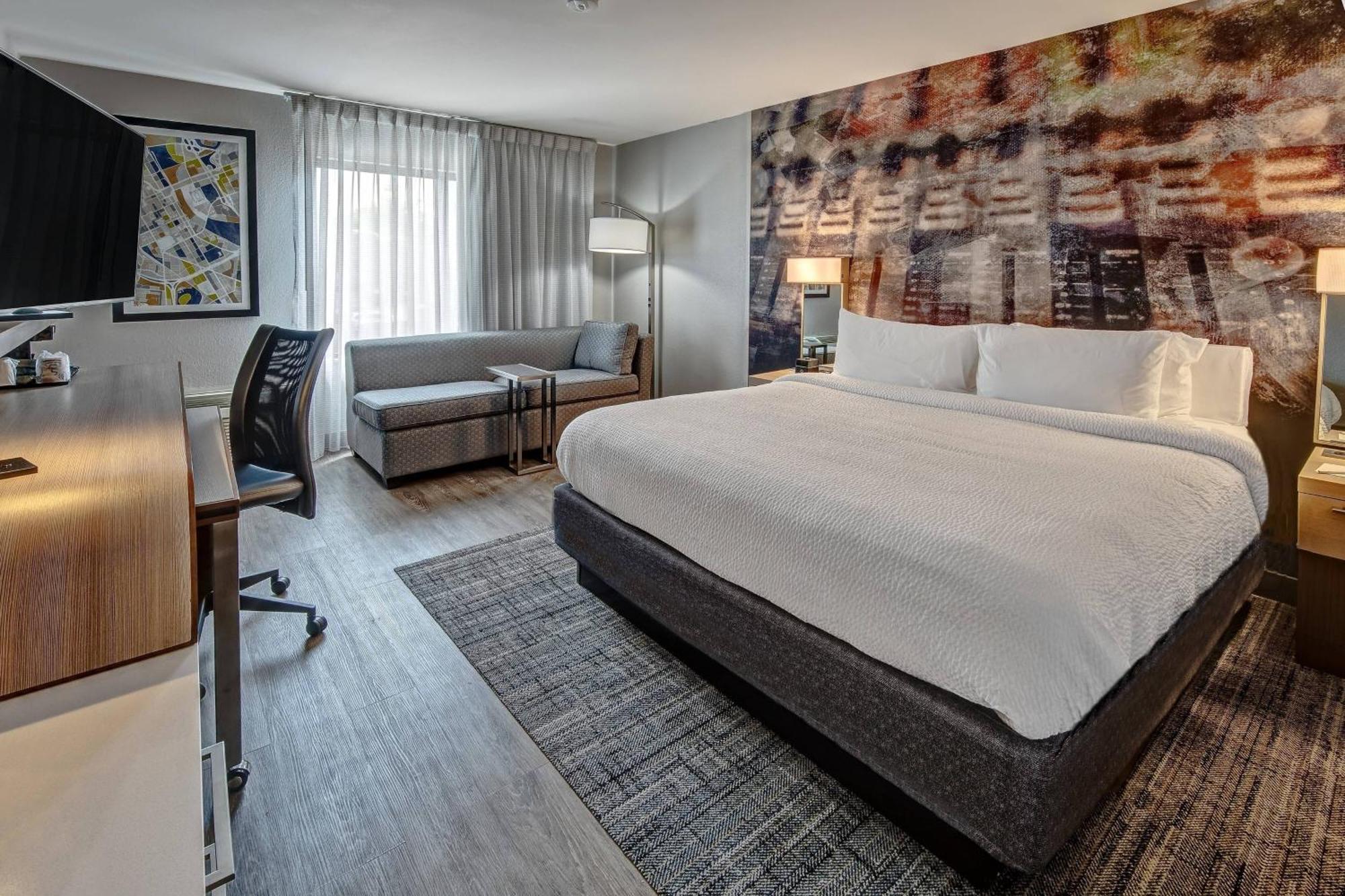 Courtyard By Marriott Vanderbilt West End Hotel 3*