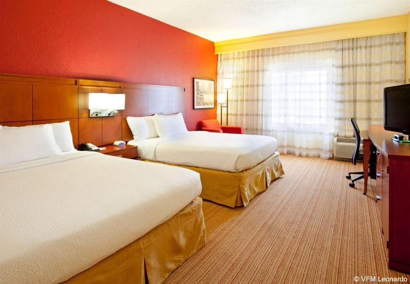Hotel Courtyard By Marriott Vanderbilt West End 3*