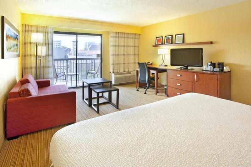 Hotel Courtyard By Marriott Vanderbilt West End 3*
