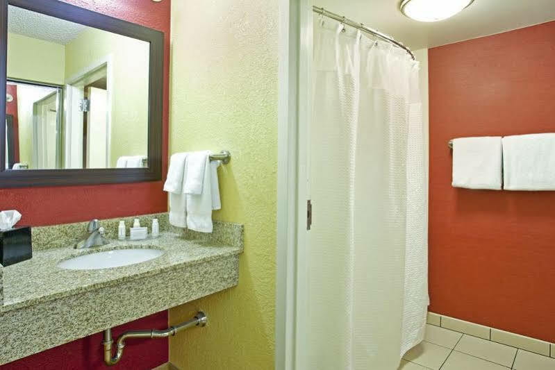 Courtyard By Marriott Vanderbilt West End Hotel 3*